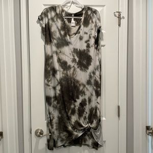 Army green tie dye T-shirt dress with pockets!!